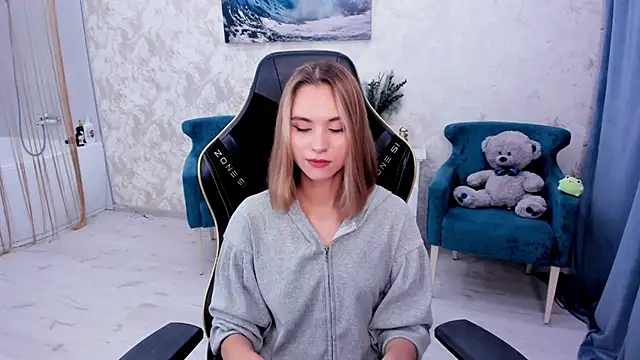 EllaCurtis live