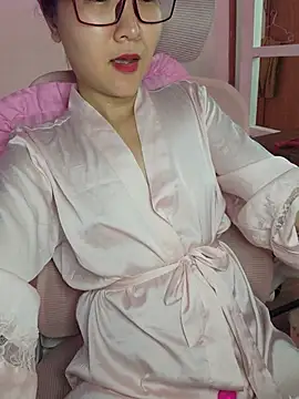 LucyKiss live