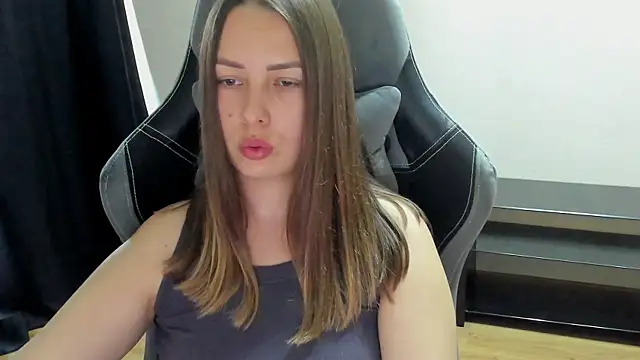Mia_shy1 live