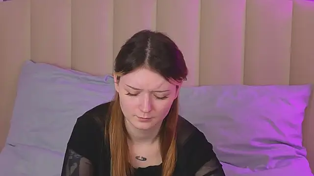 AlyssFrost live