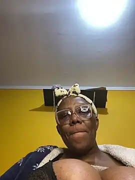 BoobsQueeen live
