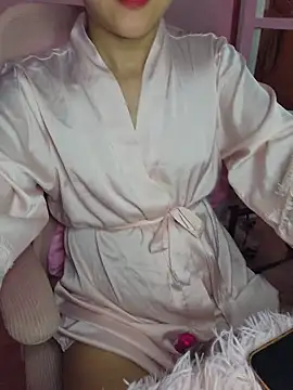 LucyKiss live