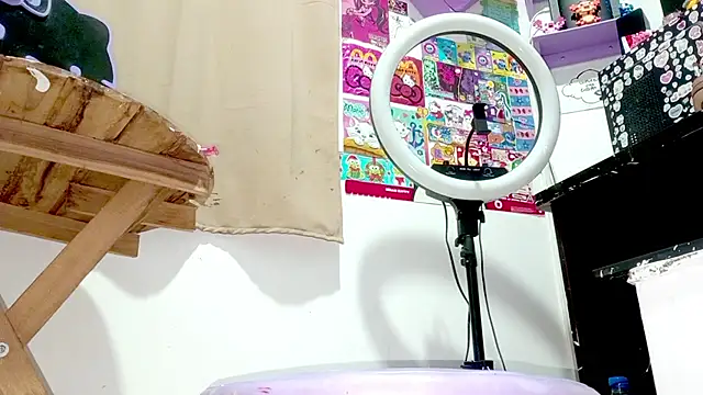 PetiteIvoryQueen19 live