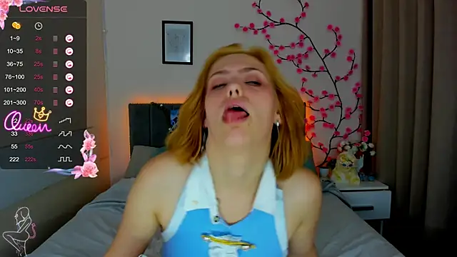 DellaRows live