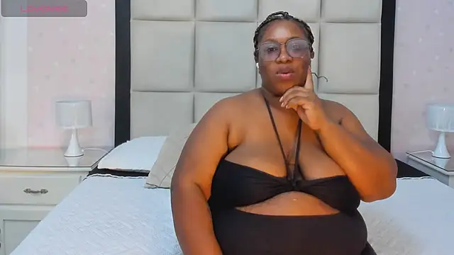 TreisyVixen live