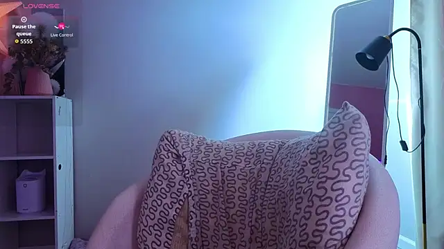 SmolCutie live
