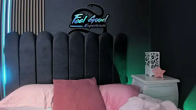 Nicolette_ks_ live