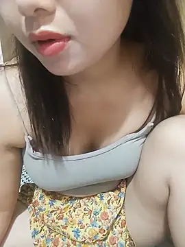 Emma-cutee live