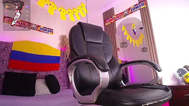 Amara_Davis1 live