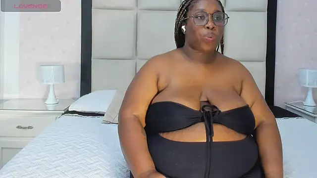 TreisyVixen live