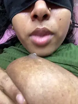 Hot-AngoriBhabhi live