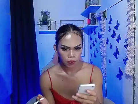 urlovely_ella live