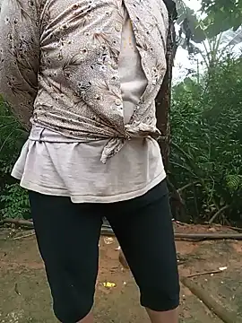 tuyet-nhi live