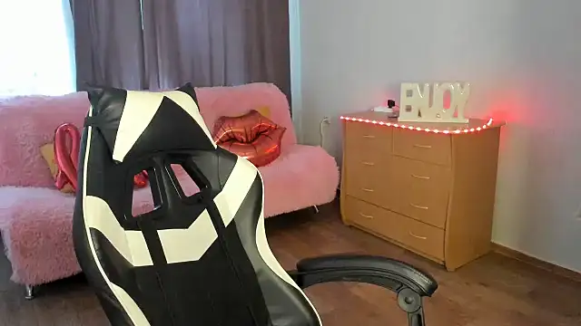 ModelGyrl live