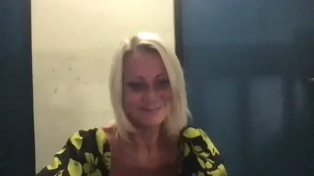 TiffaneyLove live