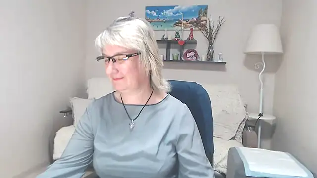 FleurMays live