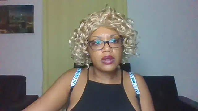 thekelliecapri live