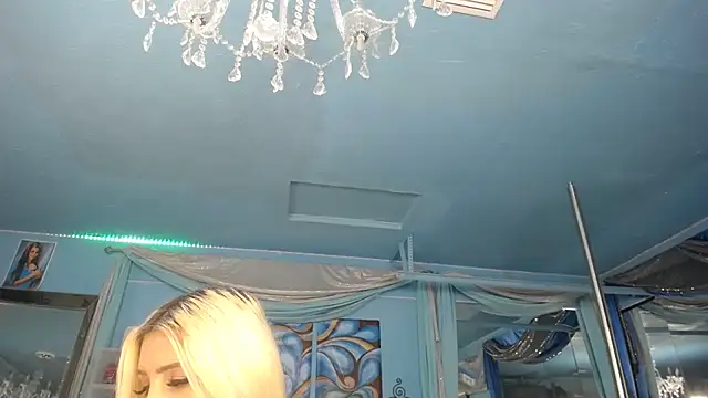 ADRIANNA_FOX live