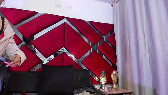 Kendra-Foxxy live