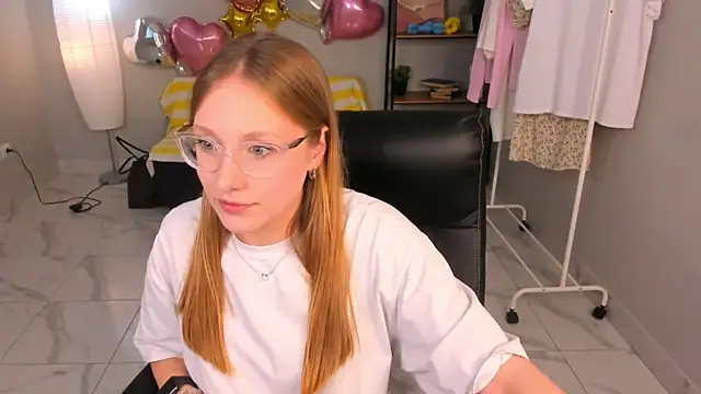 Elizabeth_Hunt live
