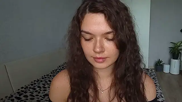Vicki_queen live