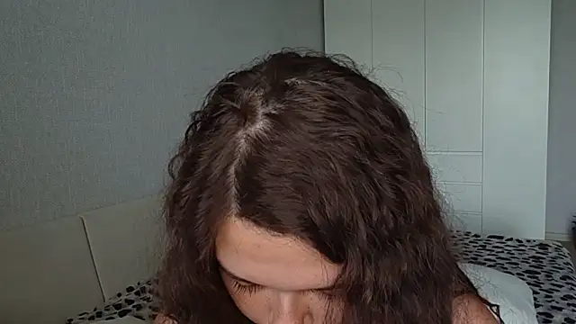 Vicki_queen live