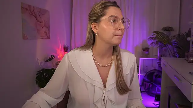 LucreciaStorm live
