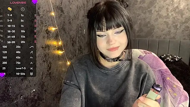 EmilyEmbears live