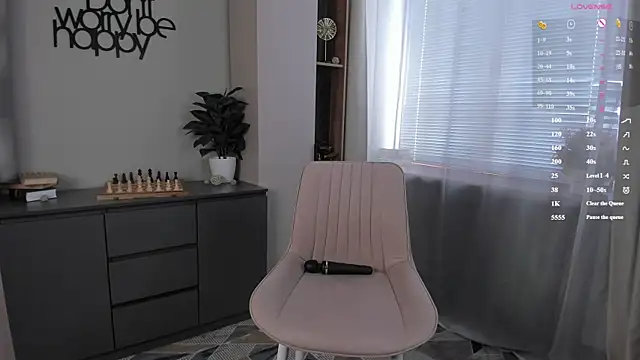 ThersaLayhew live