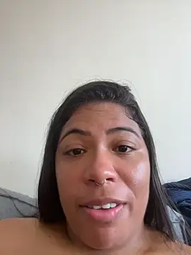 ZahraAmira_ live