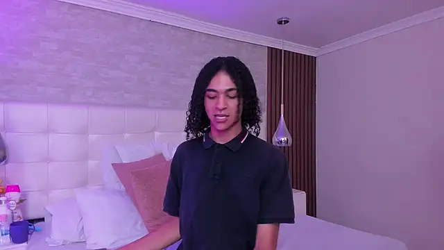 KyleeSmiith live