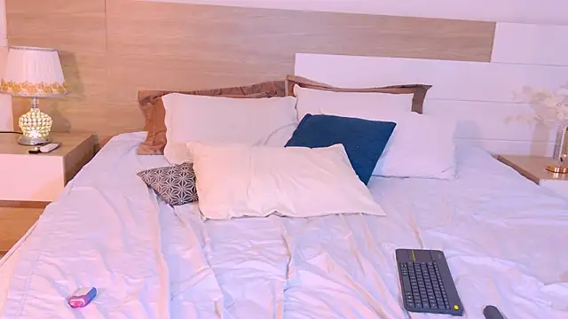 SamanthaLein live