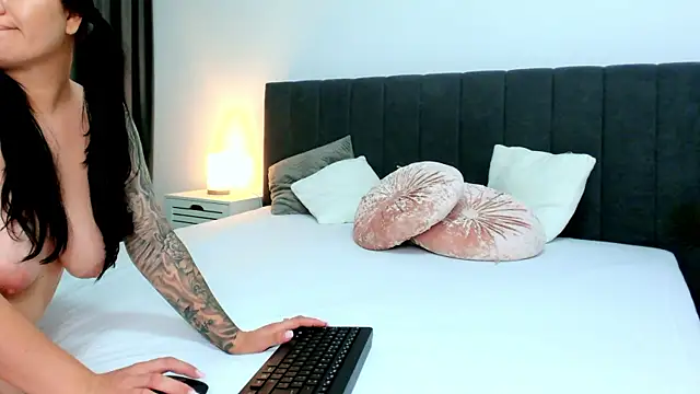 Layla_Ress live