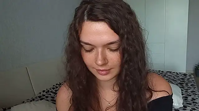 Vicki_queen live