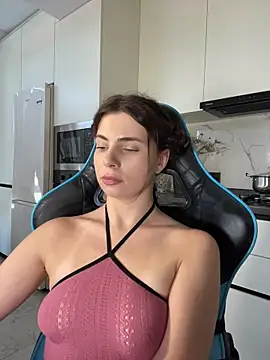 CurlyLara live
