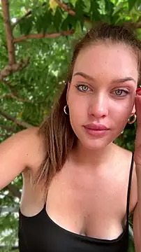 KikiWatson live
