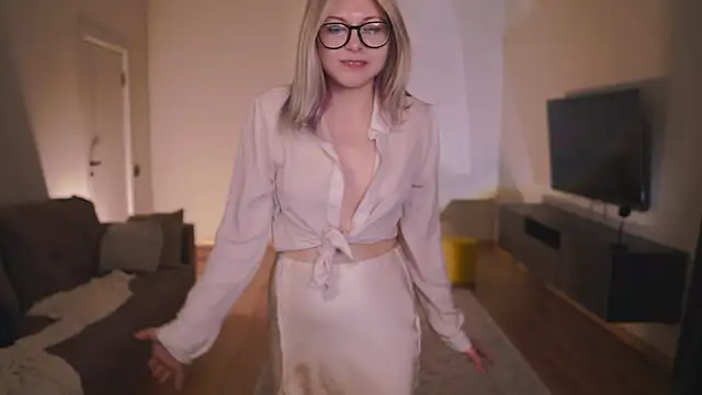 Nora_adore_ya live