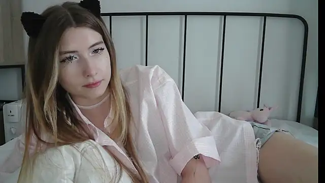 ErikaShyy live