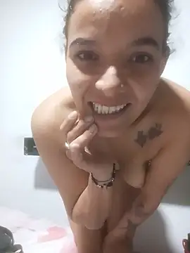 LunaArias live