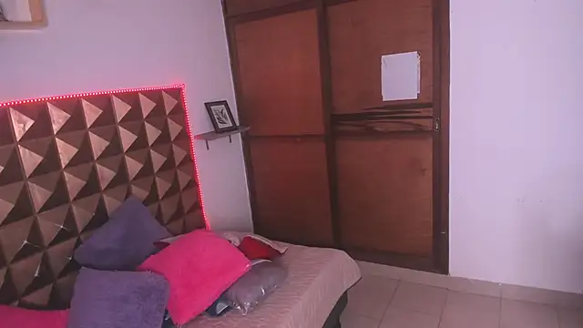 Sarah_miel live