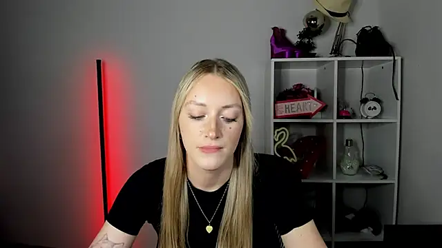 EvelynBlond live