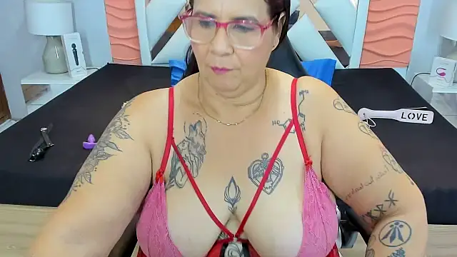 laura_riley live