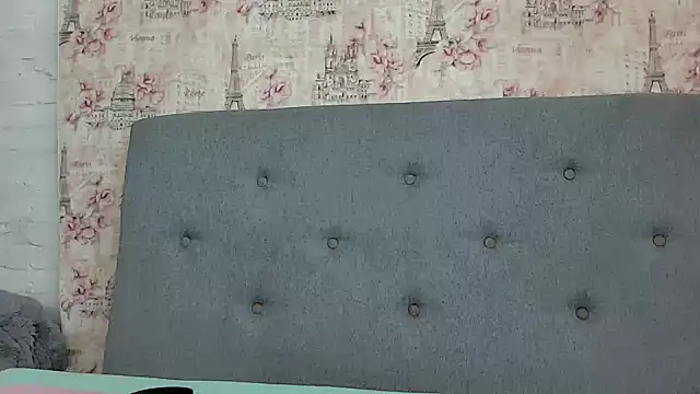 ElsaBelle live