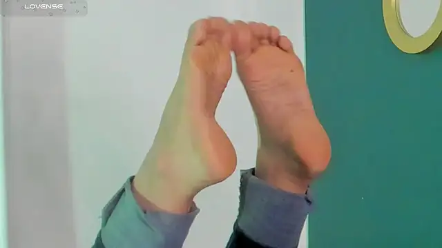 angie_leonn live