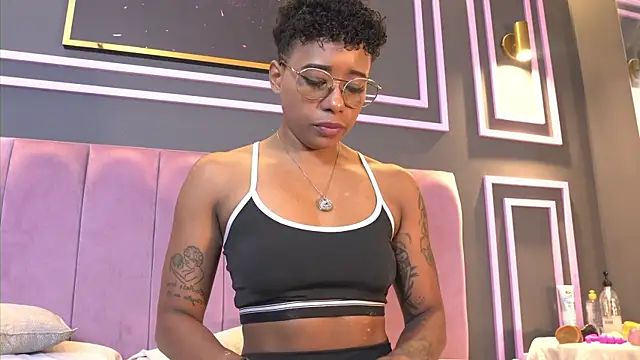 kelly_thomson live