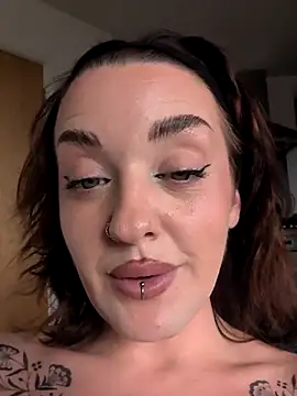 Petite_Juicy_Olive live