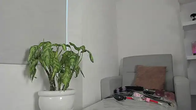 MindyDollSquirt live
