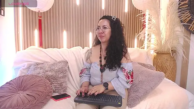 Velvet_Curly live