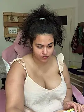 Curvydesifromgermany live