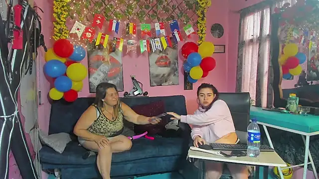 lesbiancuple live
